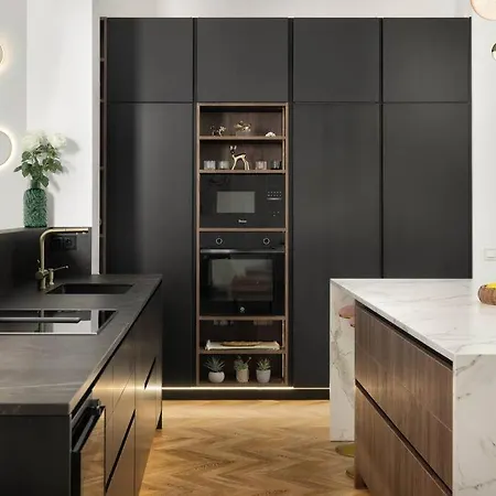 Apartment With Sea Views Walk To Restaurants