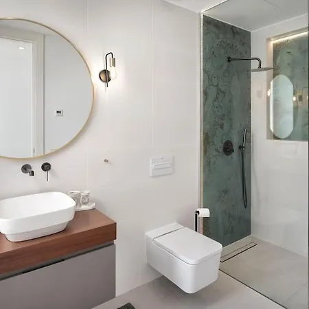 Apartment With Sea Views Walk To Restaurants Estepona