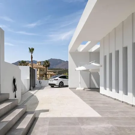 Apartment With Sea Views Walk To Restaurants