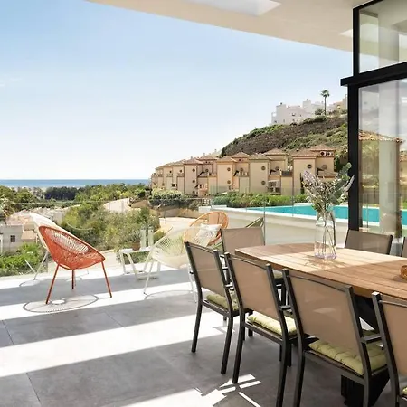 Apartment With Sea Views Walk To Restaurants *
