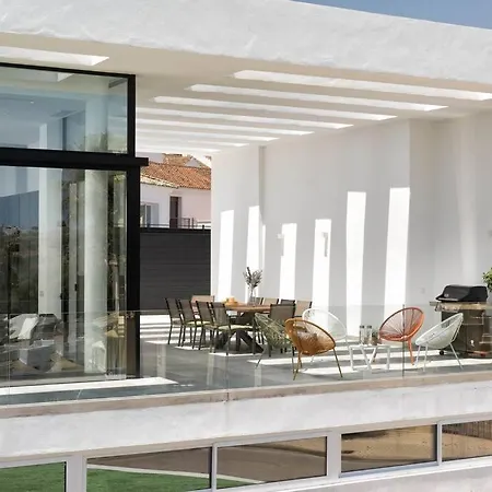 Apartment With Sea Views Walk To Restaurants Estepona